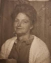 old photo that needs restoring
